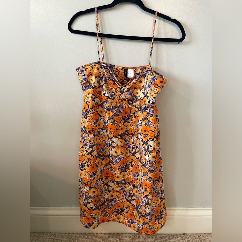 Brand new dress from H&M. Never worn, but tags have been taken off.